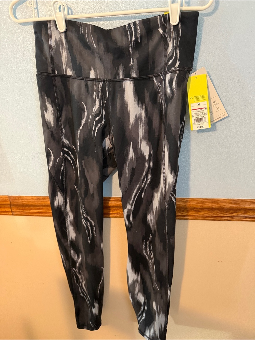 NWT All In Motion High-Rise Abstract Leggings – Size Medium